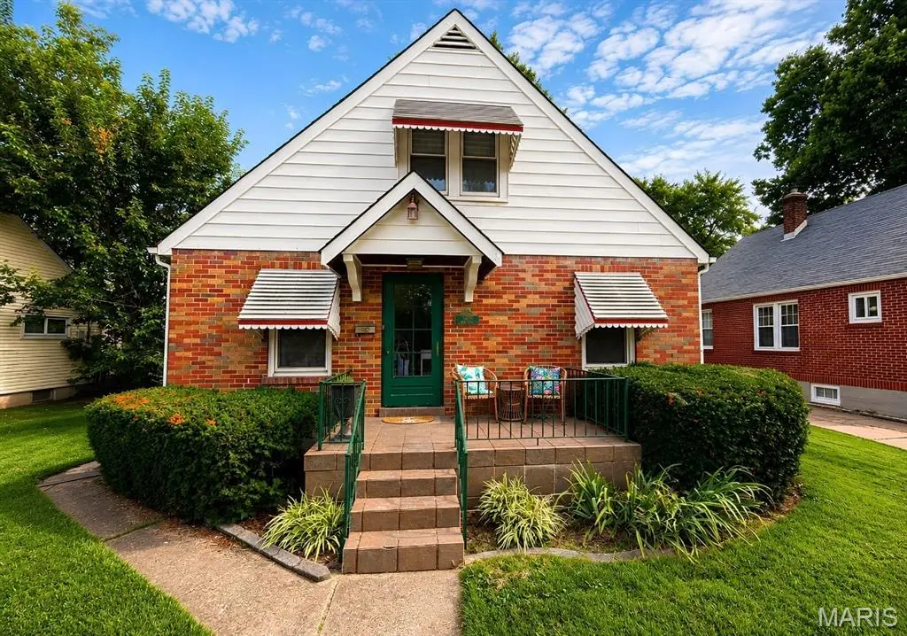 1029 Jackson ST, St Charles, MO 63301