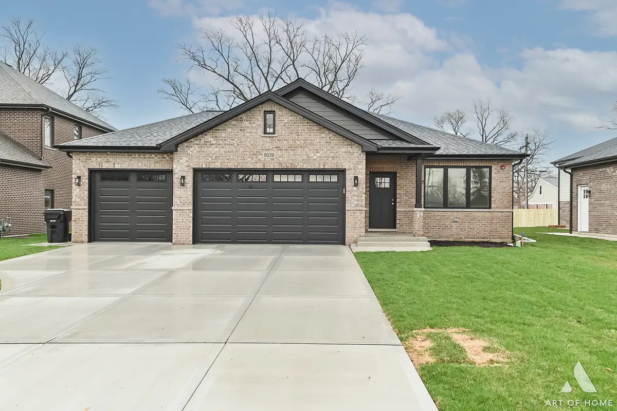 8039 S 85th CT, Justice, IL 60458