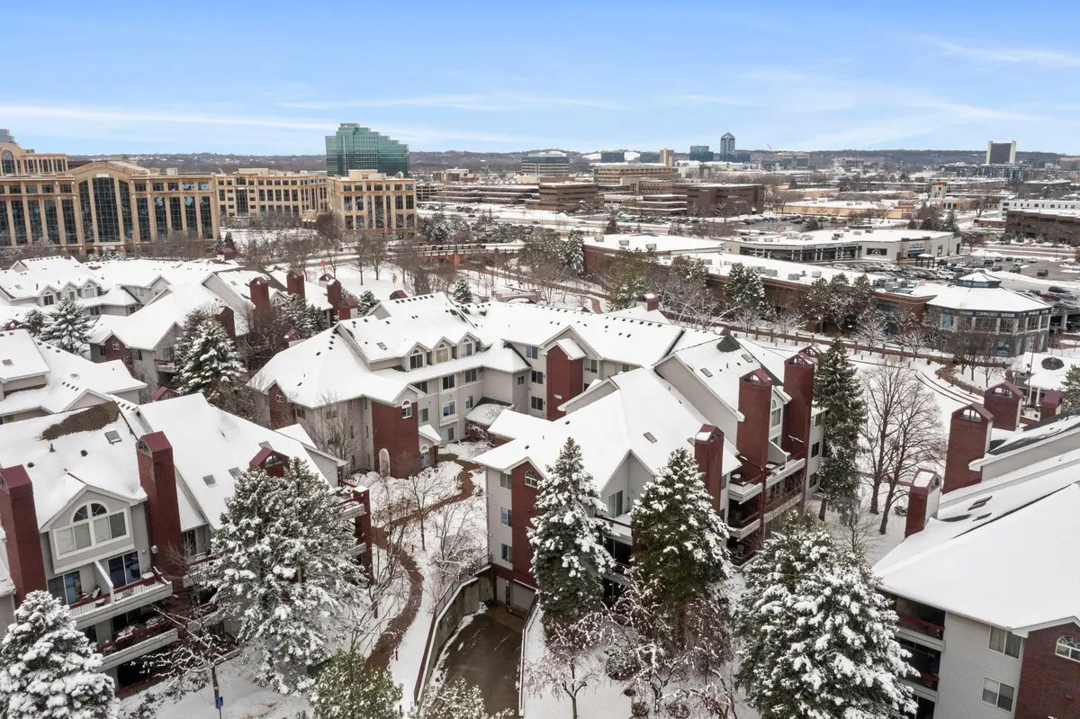 7500 Edinborough WAY #3308, Edina, MN 55435