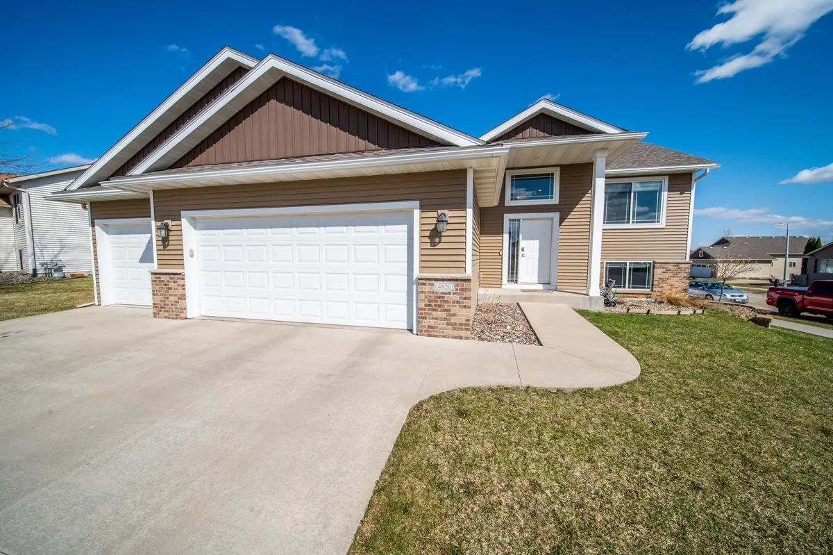 4820 Spire LN NW, Rochester, MN 55901