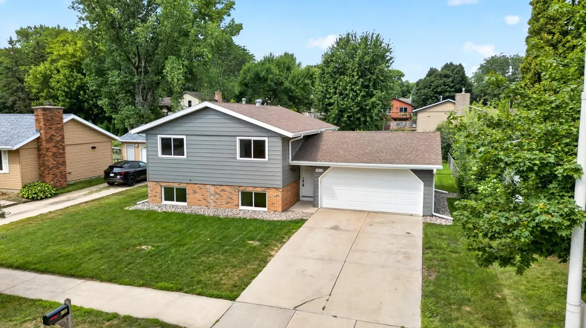 3015 4th AVE NW, Rochester, MN 55901