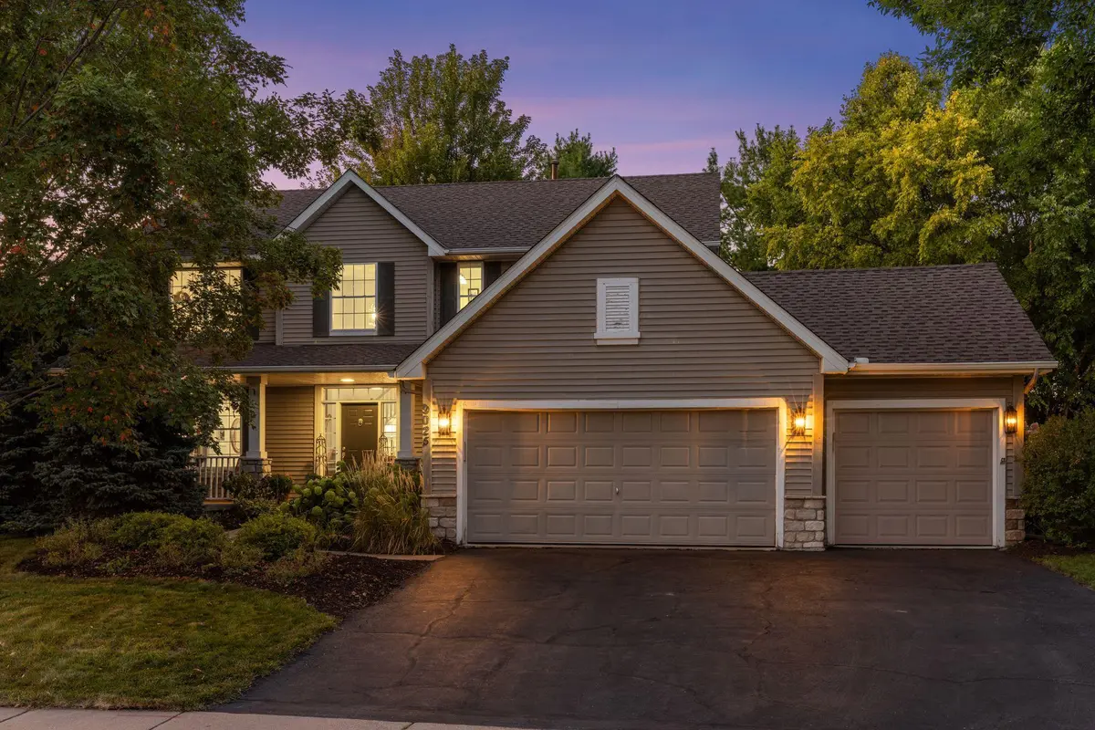 9025 Sunnyvale DR, Chanhassen, MN 55317