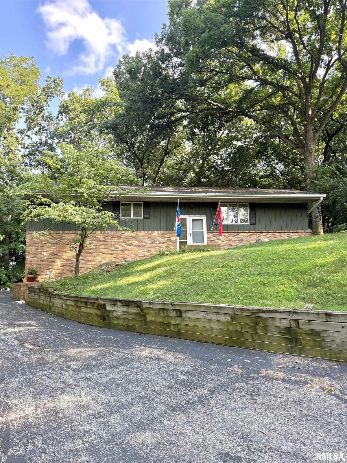 601 WOODROW DR, East Peoria, IL 61611