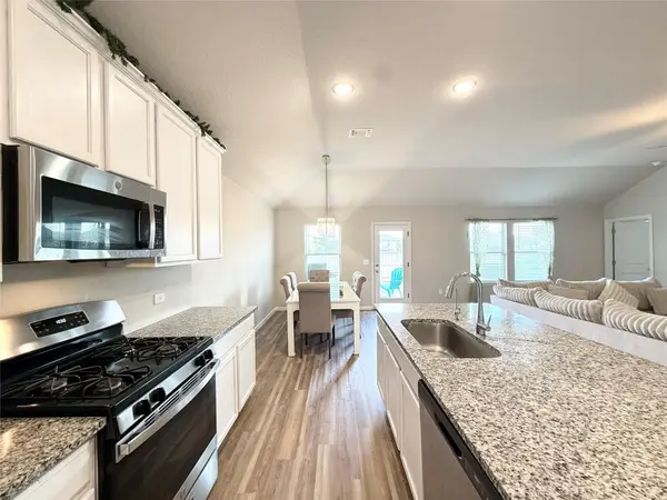 142 Periwinkle LN, Bastrop, TX 78602