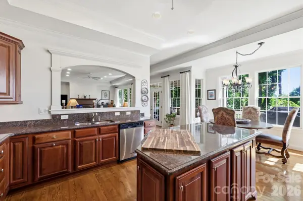 19 Thornapple DR, Hendersonville, NC 28739