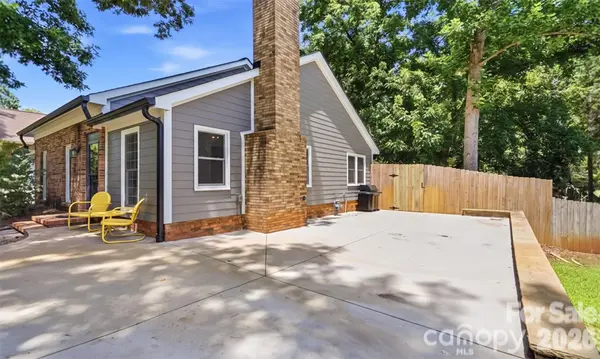 7112 Walterboro RD, Charlotte, NC 28227