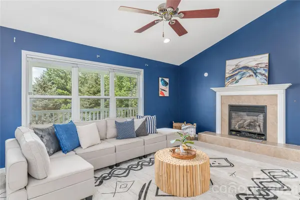 207 Christina CT, Asheville, NC 28806