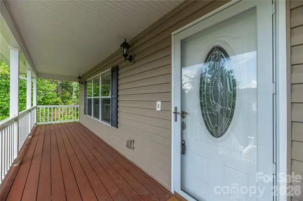 207 Christina CT, Asheville, NC 28806