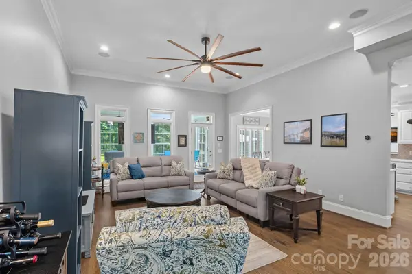 18525 Rollingdale LN, Davidson, NC 28036