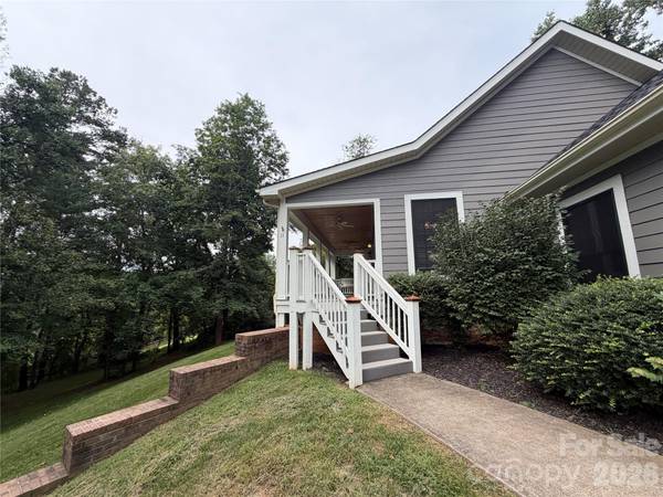 11 Jupiter Hills DR, Weaverville, NC 28787