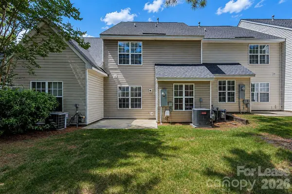 10048 University Park LN, Charlotte, NC 28213