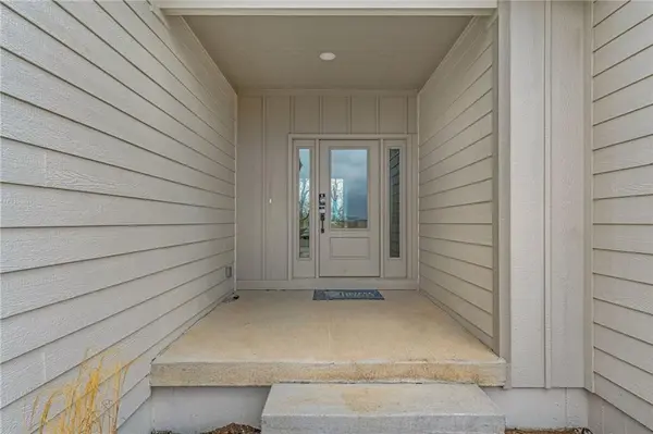 13997 S Landon ST, Olathe, KS 66061