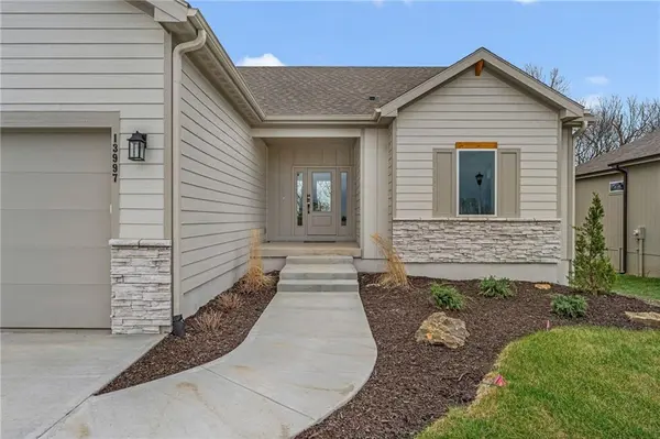 13997 S Landon ST, Olathe, KS 66061