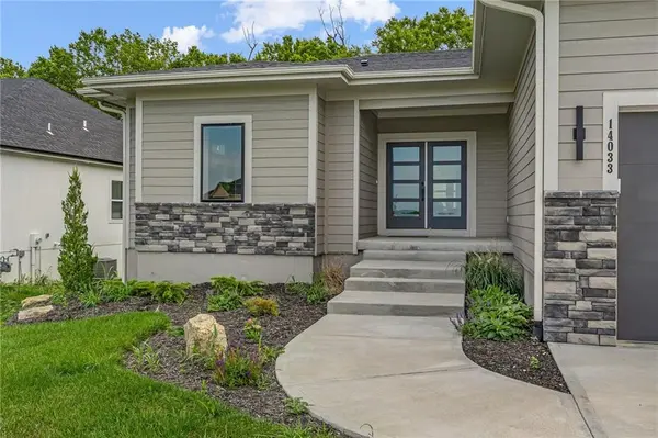 14033 S Landon ST, Olathe, KS 66061