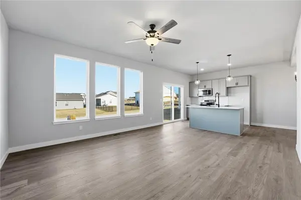 12426 S Aspen LN, Lee's Summit, MO 64086