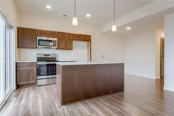 12426 S Redwood ST, Lee's Summit, MO 64086