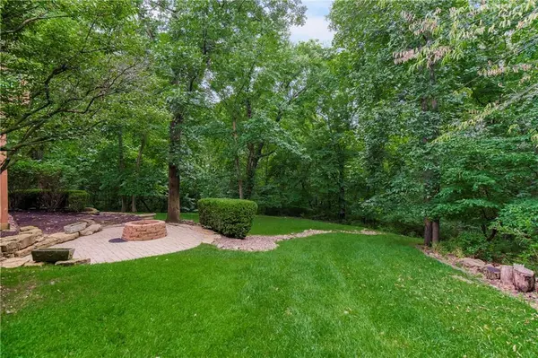 4522 N Mulberry CT, Kansas City, MO 64116