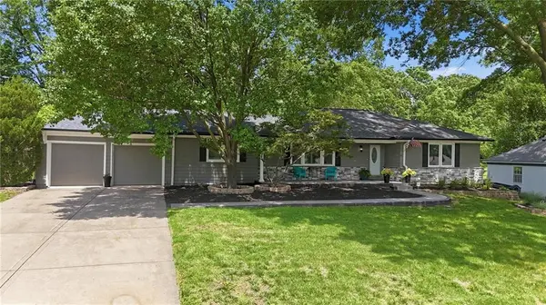 1216 W 97 ST, Kansas City, MO 64114