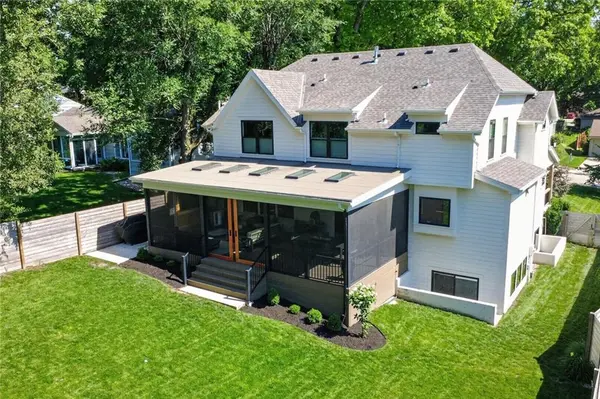 4416 W 77th ST, Prairie Village, KS 66208