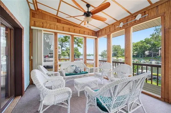 859 NW South Shore DR, Lake Waukomis, MO 64151