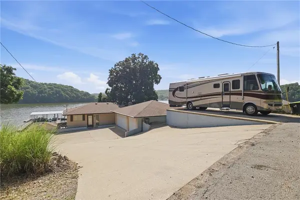 1166 Fowlers PT, Camdenton, MO 65020