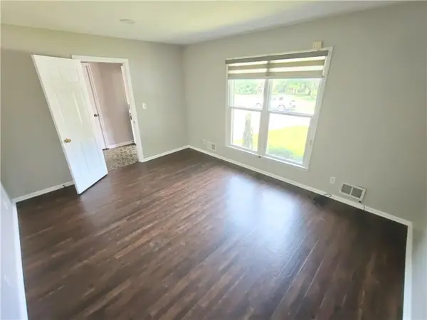 1512 SW MORNINGSIDE DR, Blue Springs, MO 64015