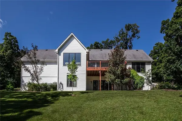 17296 Chase LN, Tonganoxie, KS 66086