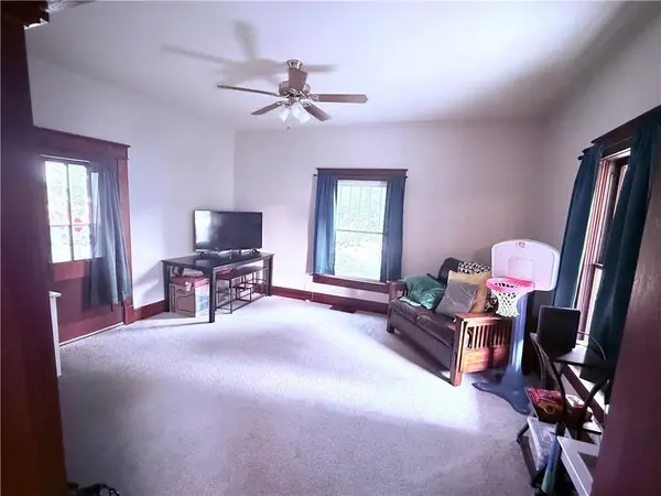 107 E Main ST, Savannah, MO 64485