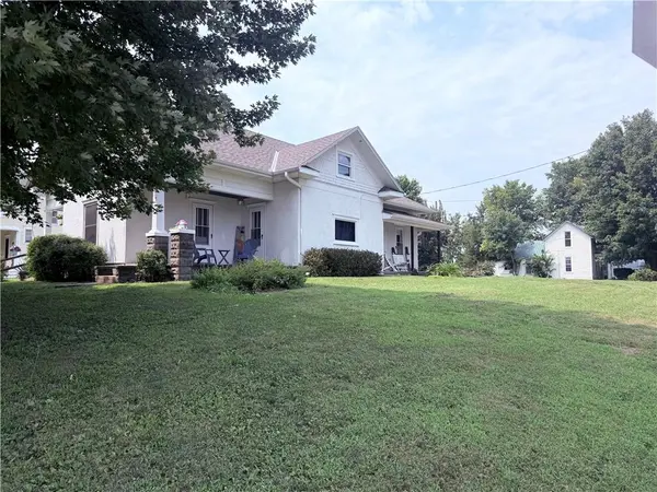 107 E Main ST, Savannah, MO 64485