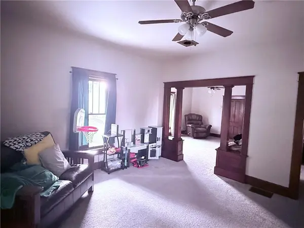 107 E Main ST, Savannah, MO 64485