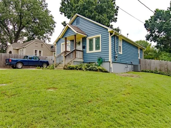 103 E Myrtle ST #E, Pleasant Hill, MO 64080