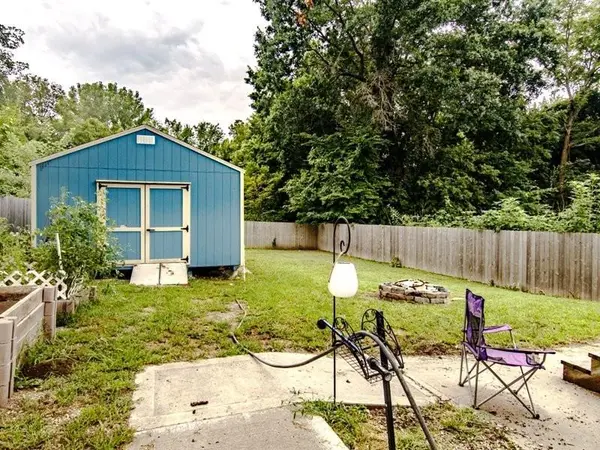 103 E Myrtle ST #E, Pleasant Hill, MO 64080