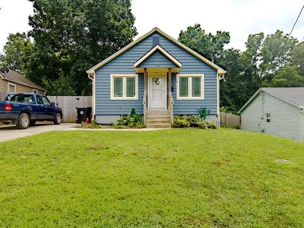 103 E Myrtle ST #E, Pleasant Hill, MO 64080