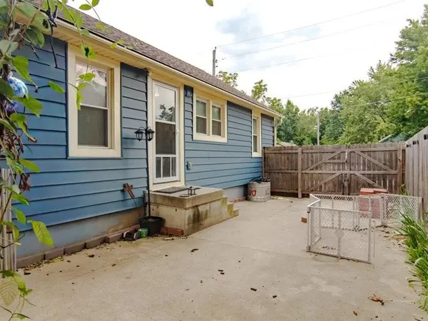 103 E Myrtle ST #E, Pleasant Hill, MO 64080