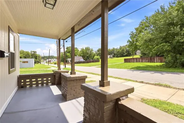 1604 N 9th ST, Kansas City, KS 66101