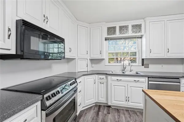 1002 E Willow DR, Olathe, KS 66061