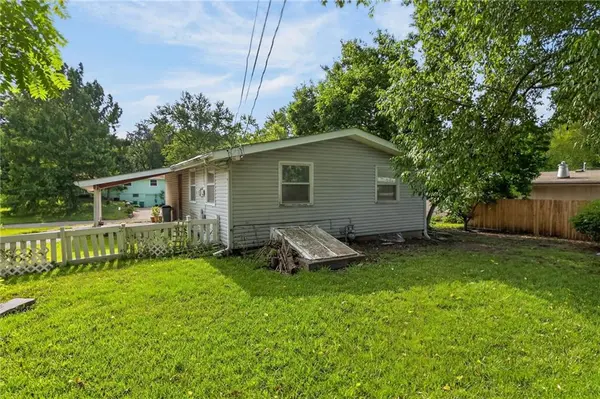 5902 N Garfield AVE, Kansas City, MO 64118