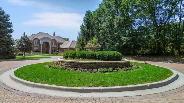 6006 West Shore CT, Parkville, MO 64152