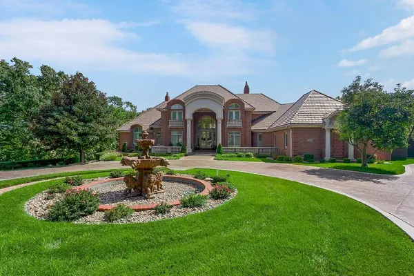6006 West Shore CT, Parkville, MO 64152