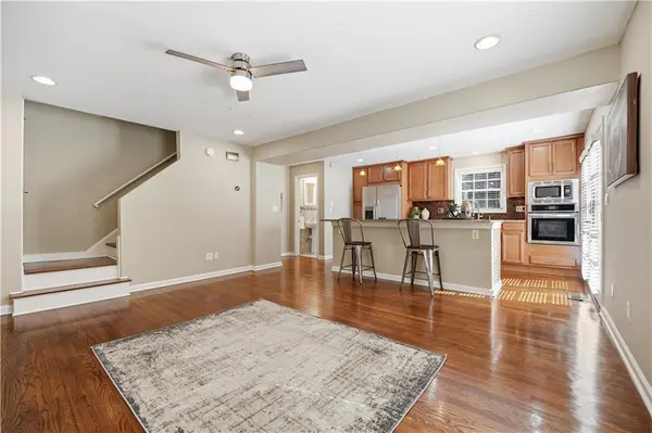 429 E 63rd TER, Kansas City, MO 64110
