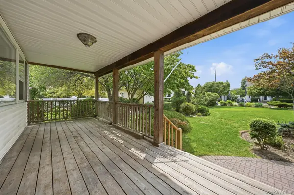 496 Windsor PL, Oceanside, NY 11572