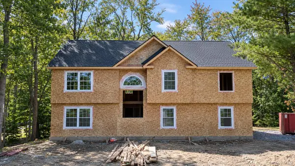 24 Deer Run RD, Poughkeepsie, NY 12603