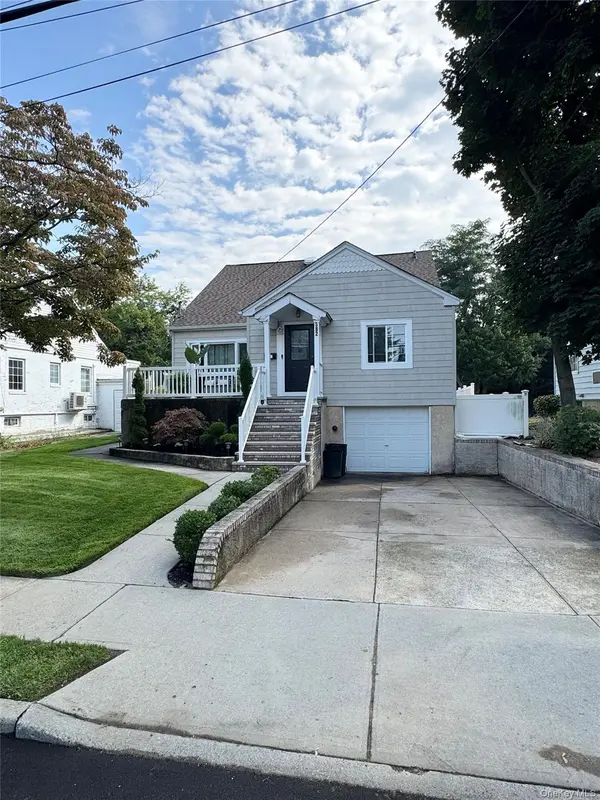 382 Daub AVE, Hewlett, NY 11557