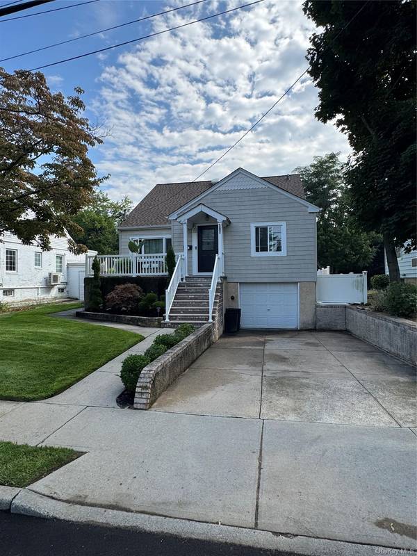 382 Daub AVE, Hewlett, NY 11557