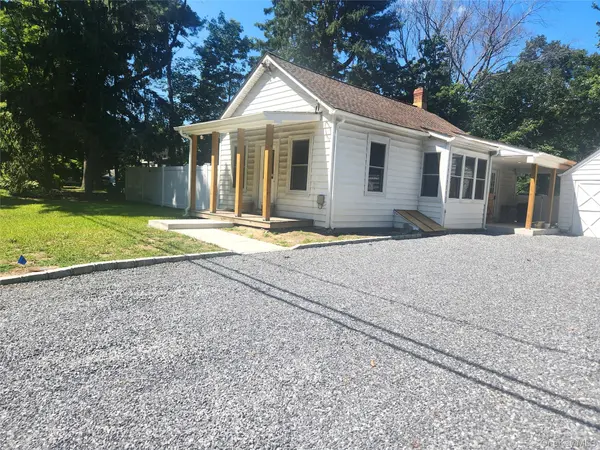 807 Meadow RD, Smithtown, NY 11787