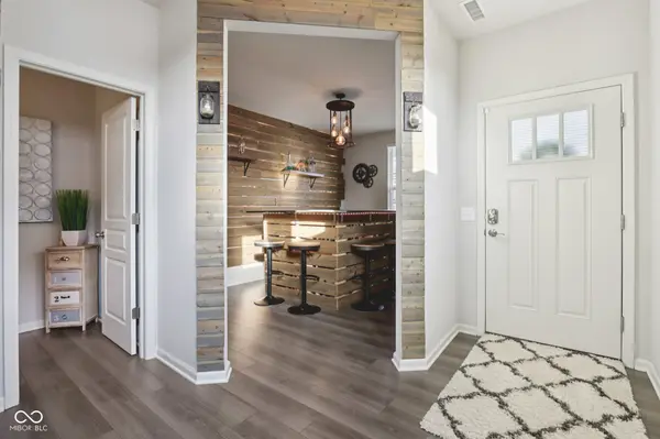 15437 Eastpark CIR W, Fishers, IN 46037