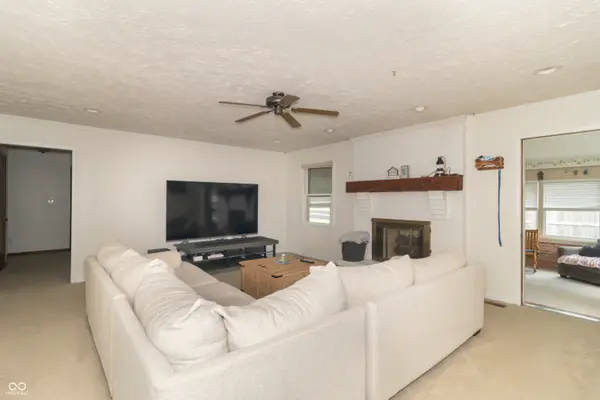 204 Creek Wood DR, Greenfield, IN 46140