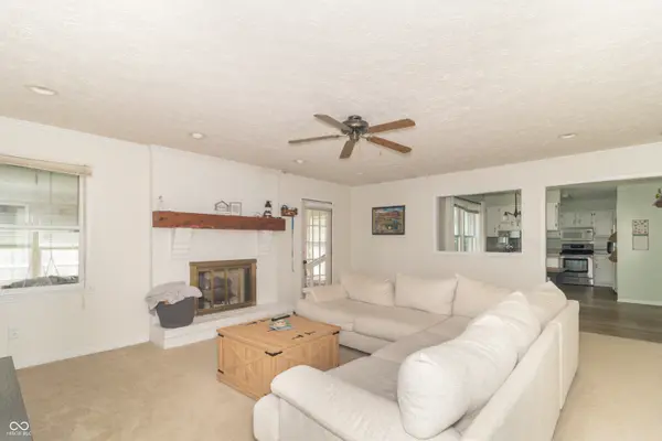 204 Creek Wood DR, Greenfield, IN 46140