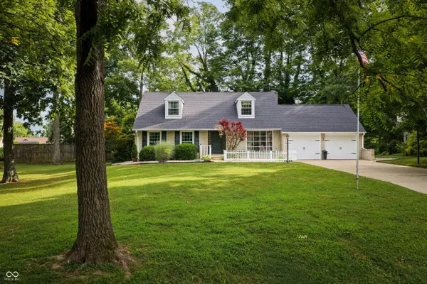 9202 N Cherry Hills DR, Columbus, IN 47201