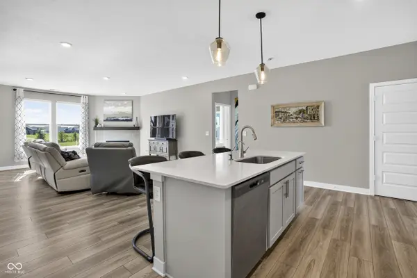 9703 Parkhurst XING, Mccordsville, IN 46055